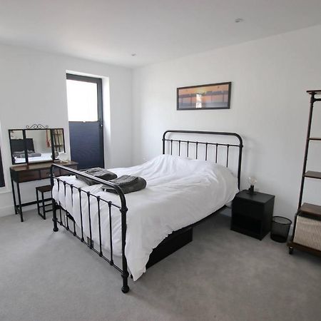 Modern Home For Small Groups By Stones Throw Apartments - Free Parking - Sea View ワージング エクステリア 写真