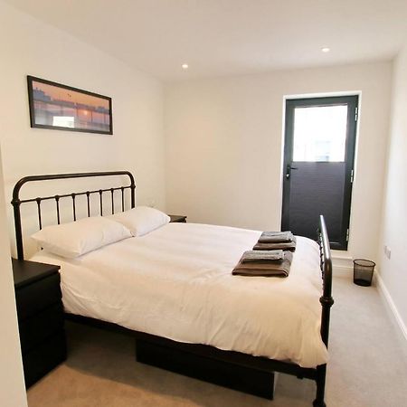 Modern Home For Small Groups By Stones Throw Apartments - Free Parking - Sea View ワージング エクステリア 写真