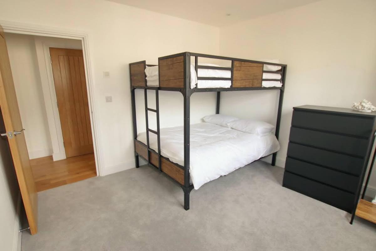 Modern Home For Small Groups By Stones Throw Apartments - Free Parking - Sea View ワージング エクステリア 写真